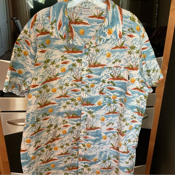 Hurley Men’s XL Hawaiian Aloha Shirt Modern Tropical Island Print Resort Style - Picture 4 of 11